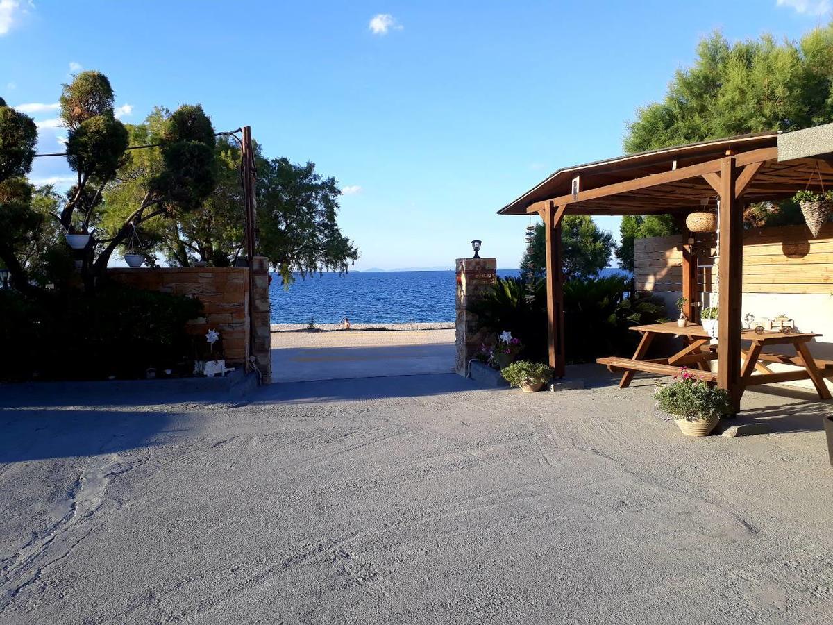 Almirikia Apartments Mourteri Exteriör bild