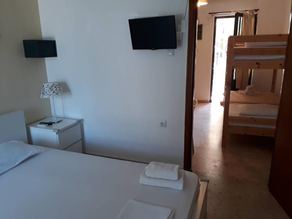 Almirikia Apartments Mourteri Exteriör bild